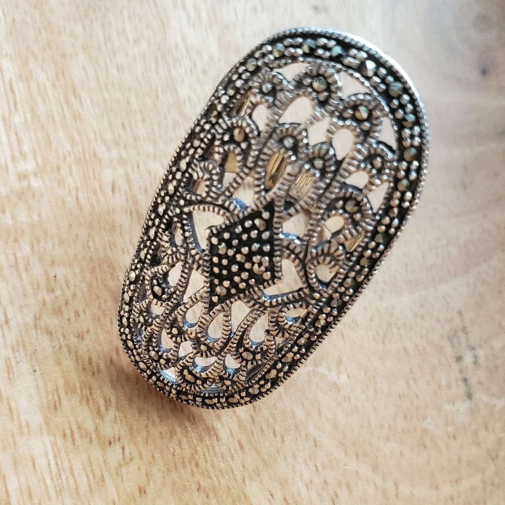 Metal lace statement ring